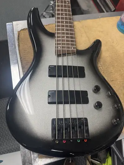 Ibanez n427 5 string bass, View more