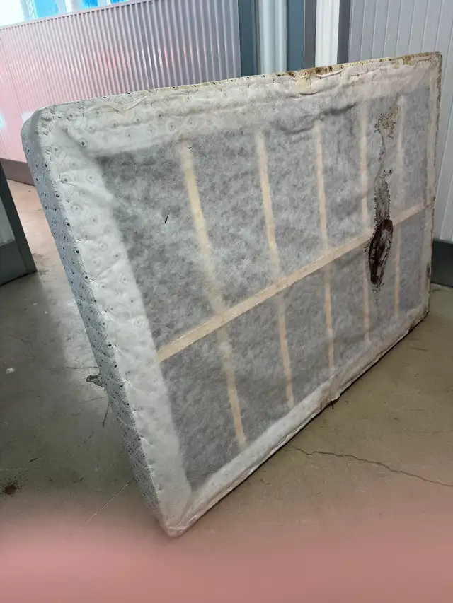 ONE USED QUEEN SIZE BEDROOM WITH HEADBOARD AND FOOT BOARD in Beds & Mattresses in Peterborough - Image 7