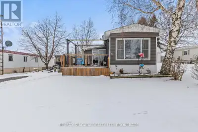 renovated year round mobile home for sale in Niagara, for sale by owner ,monthly fees $745 includes...
