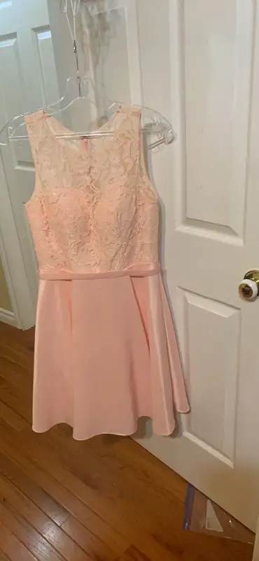 Was my daughters grade 8 graduation dress. Size 8. Worn once asking$150 or best offer