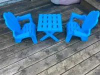 Children's plastic table & chair set