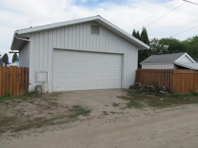 House 3 Bedroom 2 Bathroom in Houses for Sale in Nipawin - Image 10