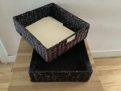 2 paniers en osier idéal comme rangement pour votre bureau dimension 12” par 13”1/2 4” haut Voir aus...