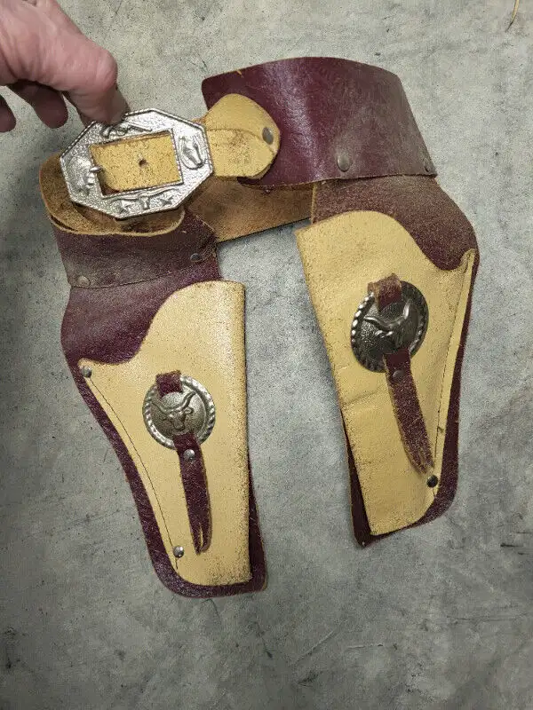 4 pairs of Vintage leather holster for cap guns in Arts & Collectibles in Hamilton - Image 5