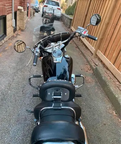 Gently used well-maintained motorcycle, excellent condition, stored inside. Comes with Memphis Shade...