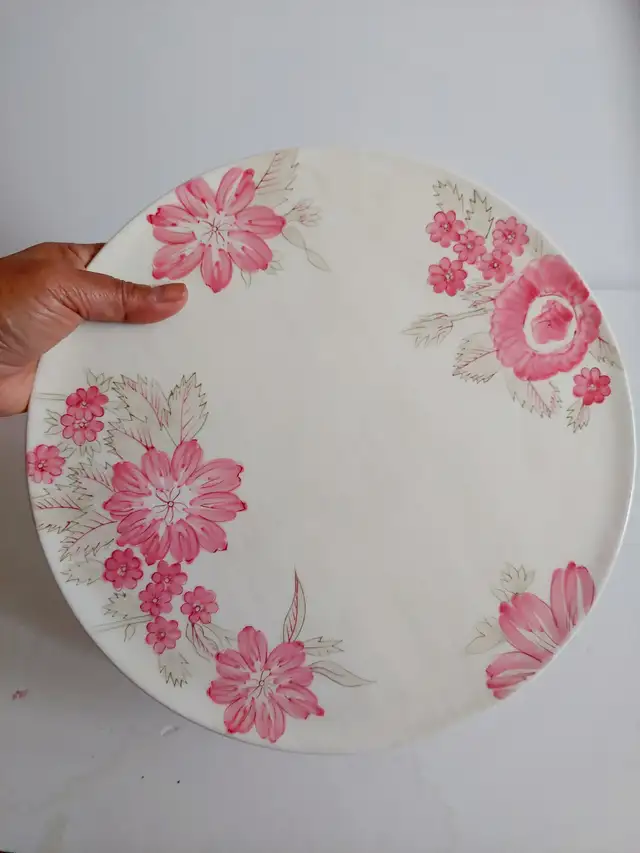 Beautiful cake stand, Nautica, Pink Sands in Kitchen & Dining Wares in Hamilton - Image 11