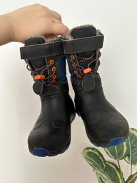Toddler Snow Boots (Size 11)