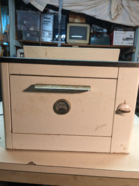 Superior Old salesman sample Electric cook stove with oven..