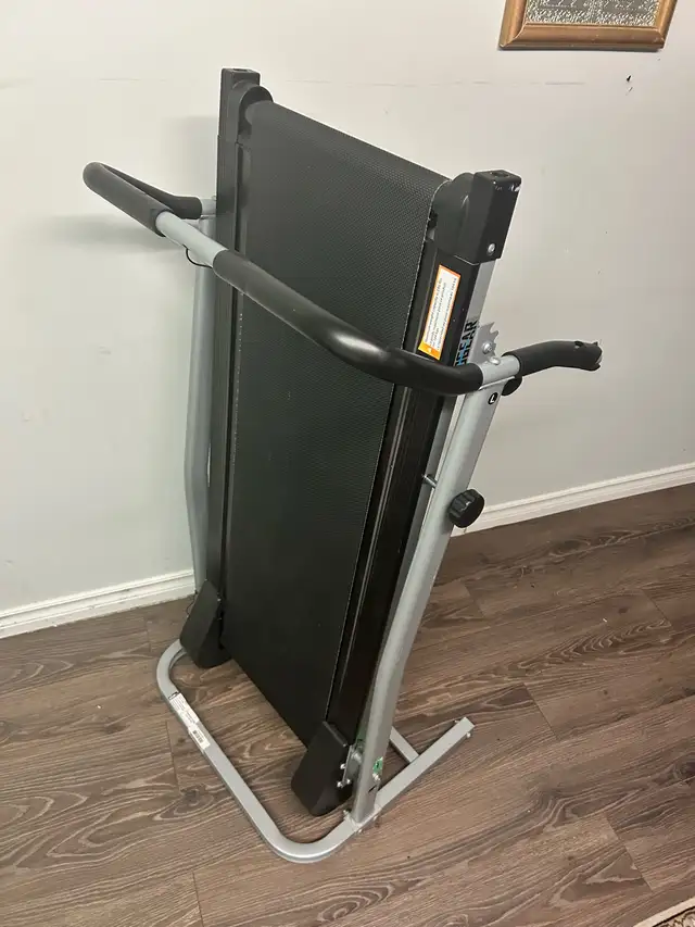 treadmill in Exercise Equipment in Ottawa - Image 2