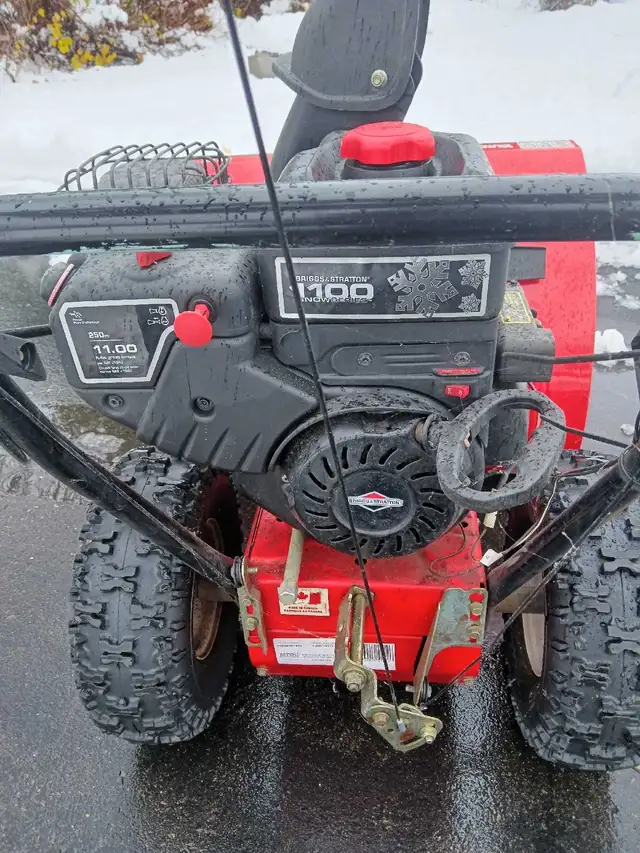 souffleuse yard machine 26 pouces in Lawnmowers & Leaf Blowers in Longueuil / South Shore - Image 3