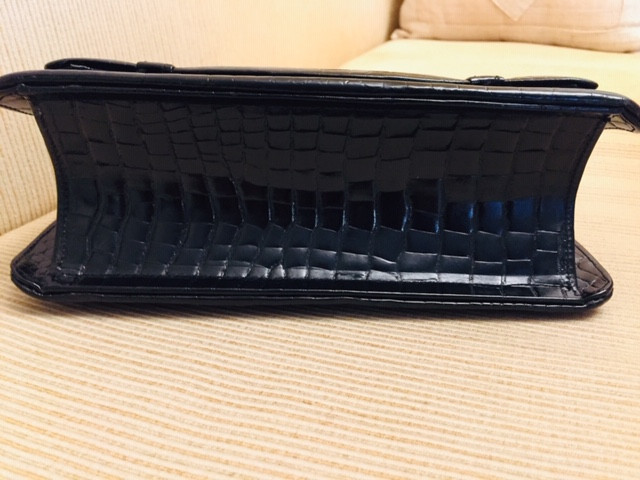 Vintage Black Leather Alligator Embossed Top Handle Handbag in Women's - Bags & Wallets in Barrie - Image 3