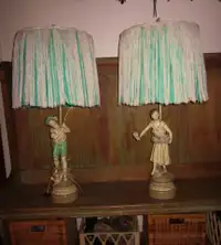Paire de Belles Grandes Lampes Antiques Figurines