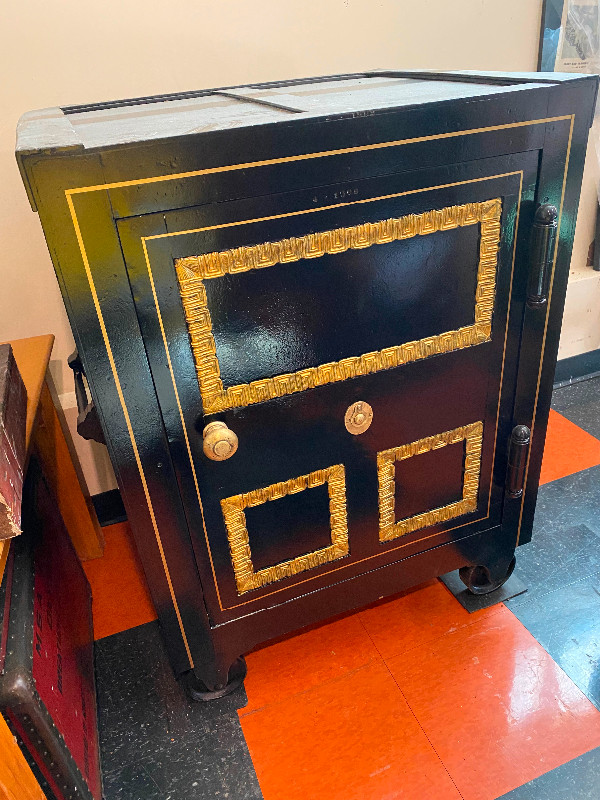 Large Antique Safe in Other in Napanee