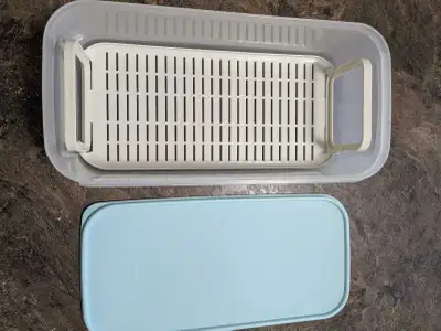 Tupperware bread keeper , View more