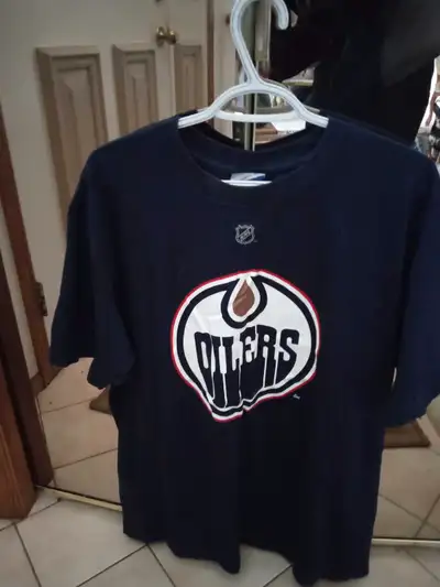 BRAND NEW ADULTS SIZE LARGE EDMONTON OILERS TEAM JERSEY T-SHIRT ONLY $20 NORTHSIDE EDMONTON LONDONDE...