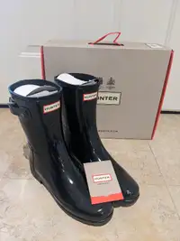 Hunter women's Refined Slim Fit Short Gloss rain boots 9 black