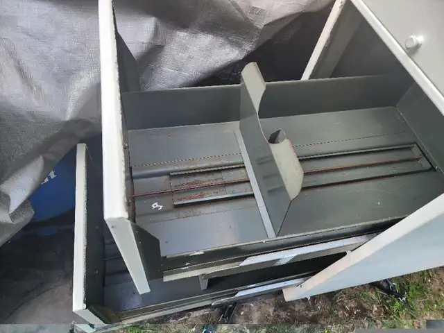 Heavy Duty Old Style 4 Drawer Fieling Cabinet White W Dividers in Bookcases & Shelving Units in Windsor Region - Image 7