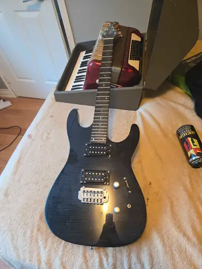 Electric guitar perfect condition just needs new strings