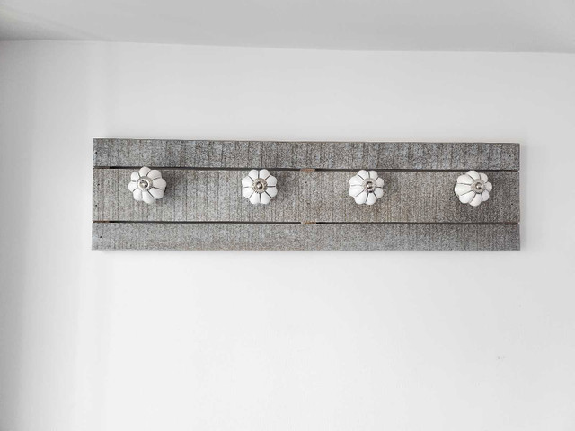 Wood wall towel rack/rail with ceramic hooks for sale $18.00 in Other in Mississauga / Peel Region - Image 2