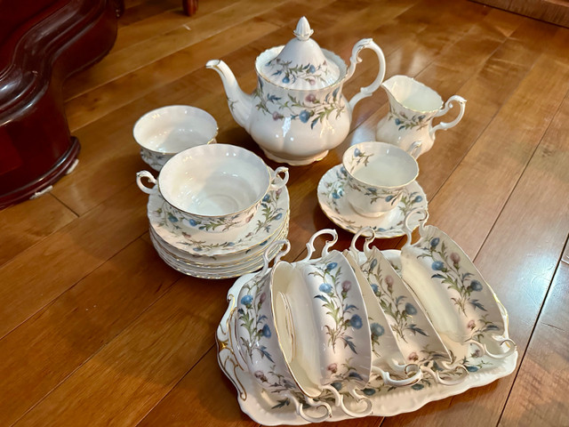 Brigadoon Royal Albert cream soup bowls, covered vegetable bowl. in Kitchen & Dining Wares in St. Catharines - Image 4