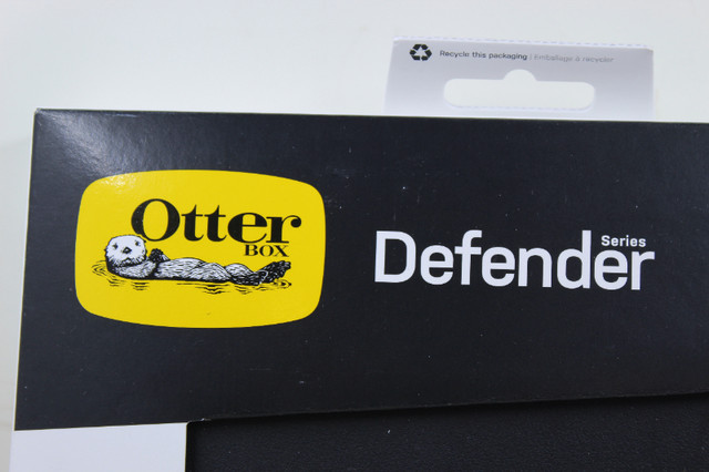 Otterbox Defender iPad 10th Generation Case (#13943) in Other in City of Halifax - Image 4