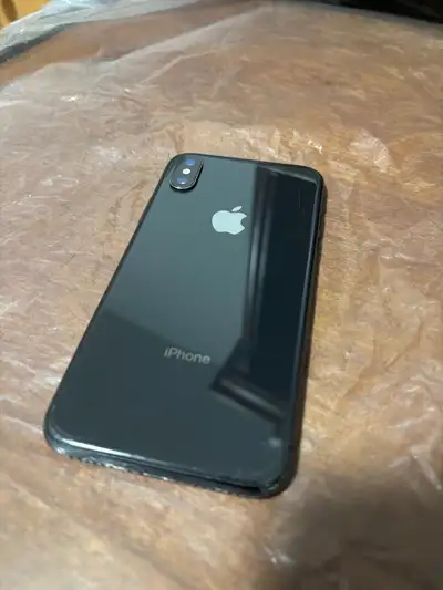 iPhone X noir 64 Go débloqué – négociable, View more