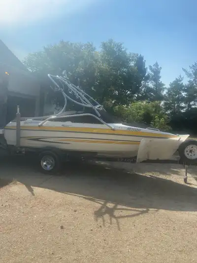 Beautiful boat, 200 hrs V6 4.3 , always stored indoors power steering, stereo, Roswell tower , easy...