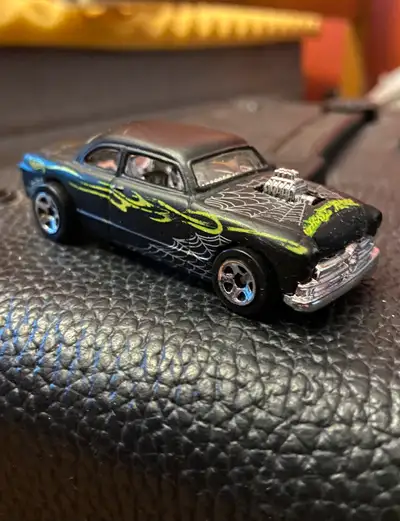 Hot Wheels 2002 #180 Mainline Shoe Bo Black 1949 Ford Club Coupe, View more