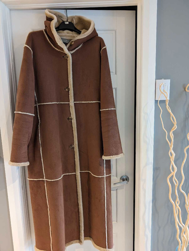 Manteau long en suède 50 $ dans Femmes - Autre  à Laurentides - Image 2