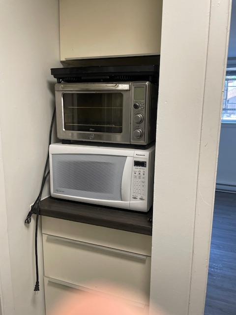 1 Bedroom Queen's apt available May 1st - 368 Brock st