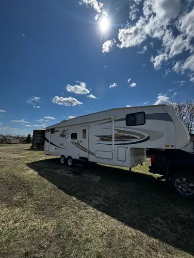 Jayco Eagle Super Lite 30.5 ft in immaculate condition. Always stored inside a shed and very well ca...