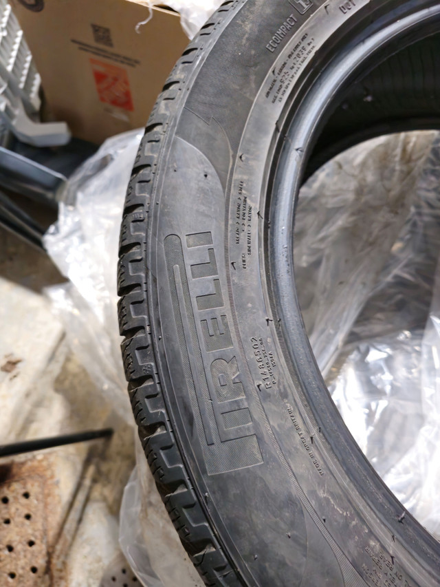 3 (2+1) pneus d'hiver PIRELLI Scorpion 235/55/R19 en bon état dans Pneus et jantes  à Laval/Rive Nord - Image 2