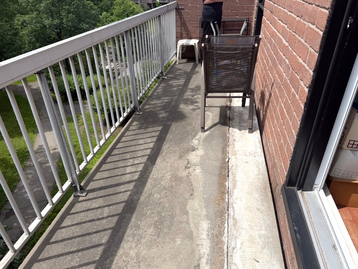 90 Elgin Cres — photo 3