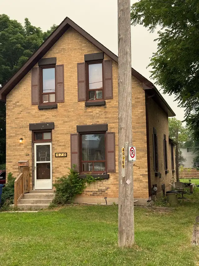 Main floor 2 bedroom Hanover apartment in duplex