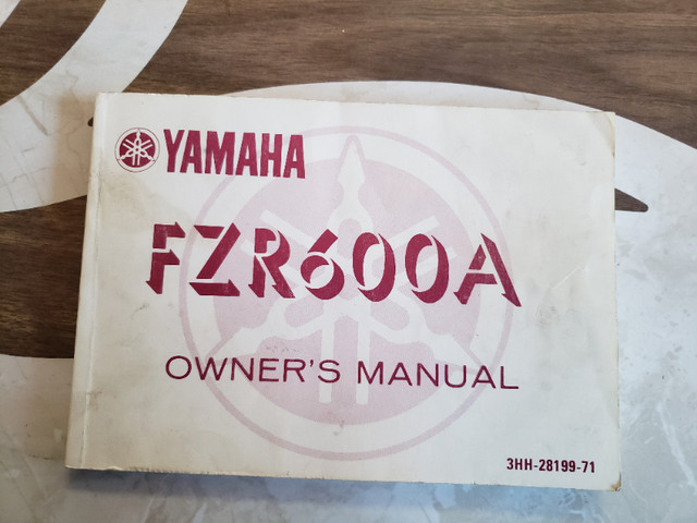 Yamaha FZR600A Owner's Manual, 1989 English/French, 3HH-28199-71 dans Pièces et accessoires pour motos  à Winnipeg