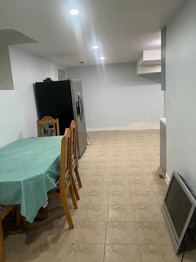 large 2 bedroom basement available from June 1st in Long Term Rentals in Mississauga / Peel Region - Image 7