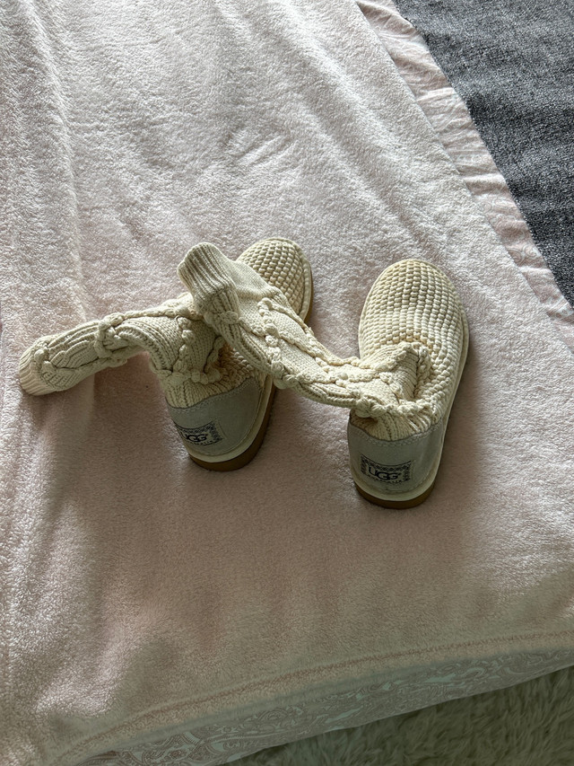 Uggs socks beige  dans Femmes - Chaussures  à Ville de Montréal