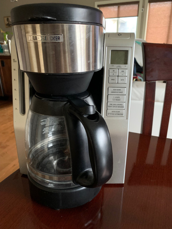 12 Cups Electric coffee maker ( Black&amp; Decker) in Coffee Makers in Kingston