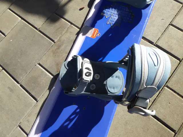 ALESPORT SNOWBOARDS Factory Boarding Loop 540 145cm Snowboard in Snowboard in Delta/Surrey/Langley - Image 4