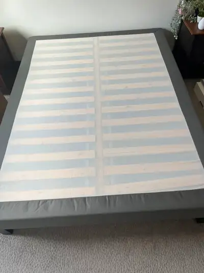 Base de lit et sommier IKEA Lyngor comme neuf!, View more