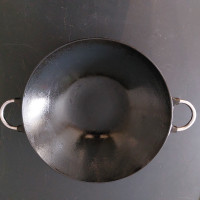 Bodum cast iron wok with lid