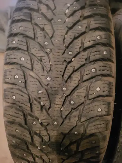 265/65r17 like new Nokia studded winter tires on 6 bolt rims