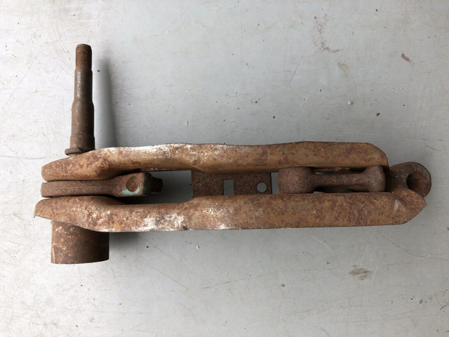 NOS Dodge Control Arm 1970-72 B-Body, 1970-74 E-body in Transmission & Drivetrain in Ottawa - Image 4