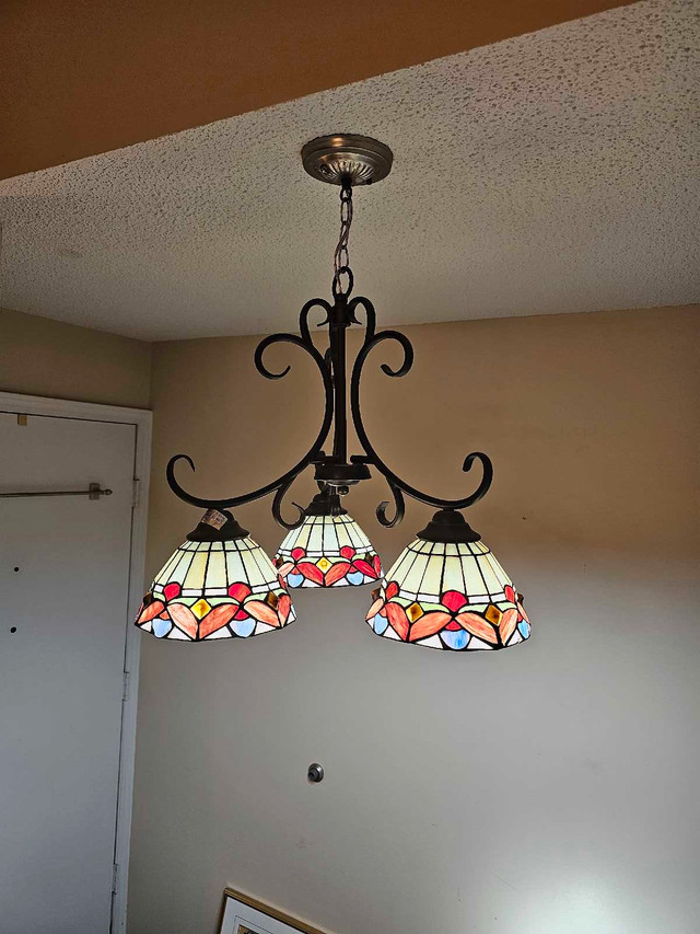 Stained glass, 3 head chandelier in Indoor Lighting & Fans in Edmonton - Image 3