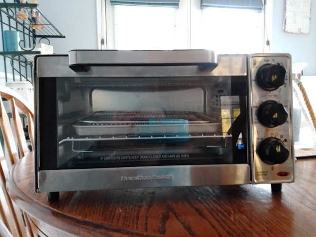 Hamilton Beach Toaster Oven in Toasters & Toaster Ovens in Peterborough