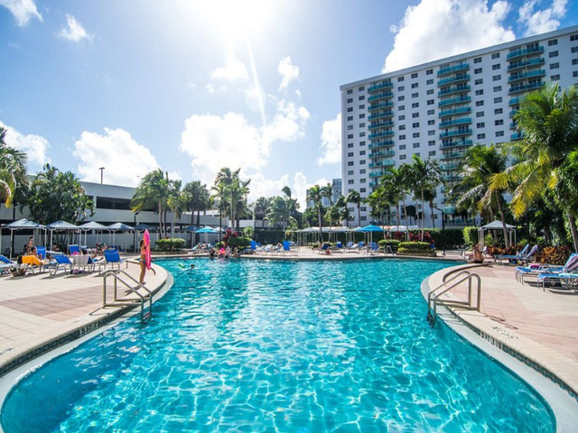Miami Condo Sunny Isles Beach-Collins Ave Resort Luxury - Book in Florida - Image 2