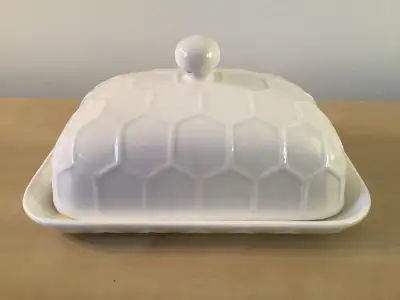 “BEE CIROA” White Honeycomb Design Lidded Butter Dish, View more