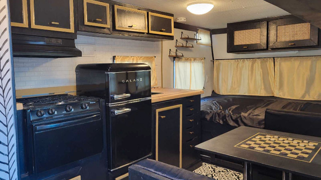 20' retro custom fully renovated camping trailer in Other in Kitchener / Waterloo - Image 3