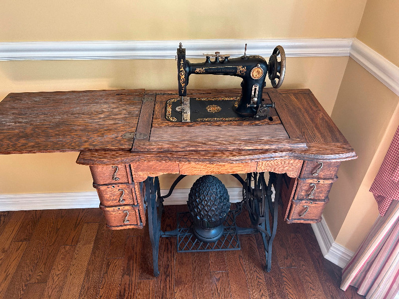 Antique Sewing Machine Table | Other Tables | Oshawa / Durham Region |  Kijiji
