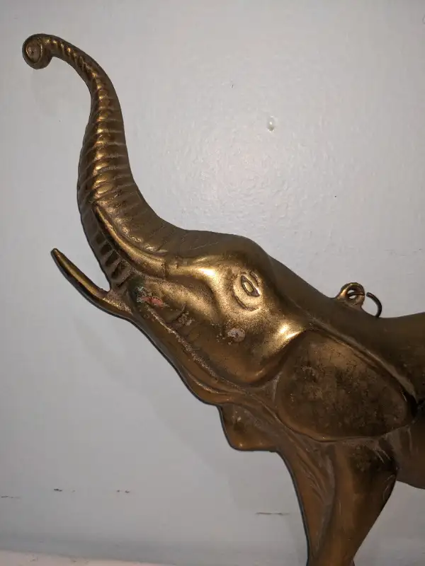 Vintage large brass elephant wall art wall hang decor display in Arts & Collectibles in City of Toronto - Image 6